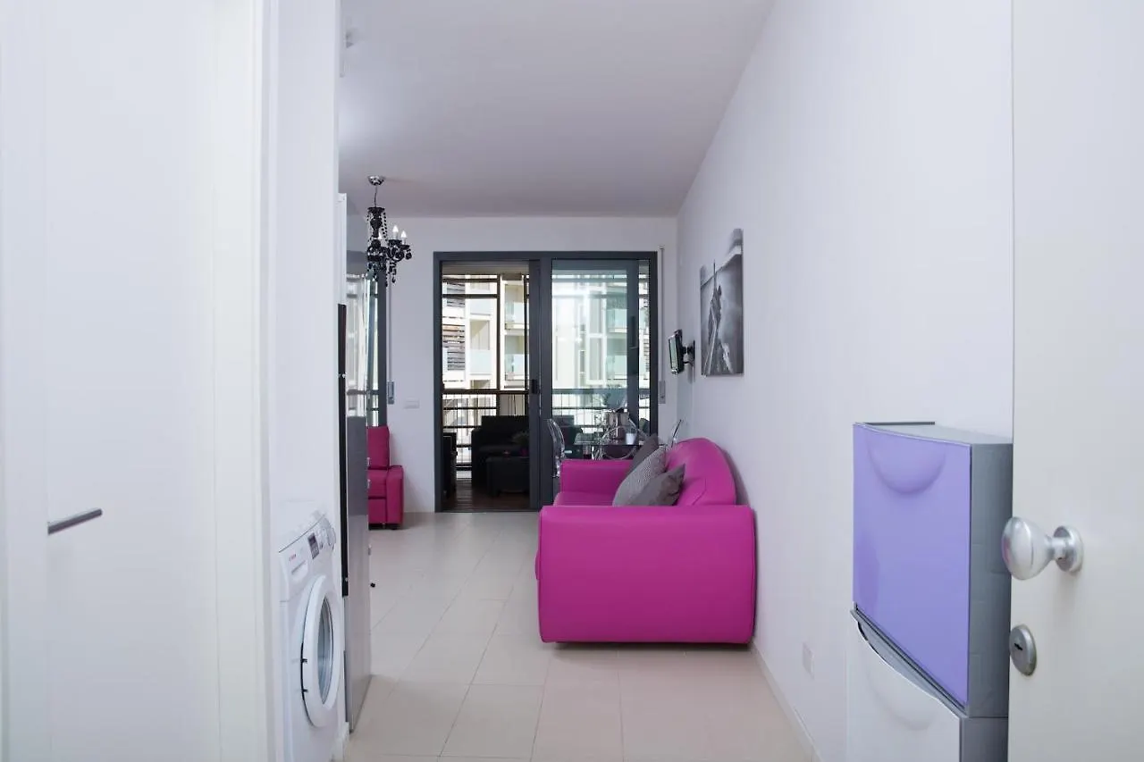 Luxury Sea Front Apartment Римини