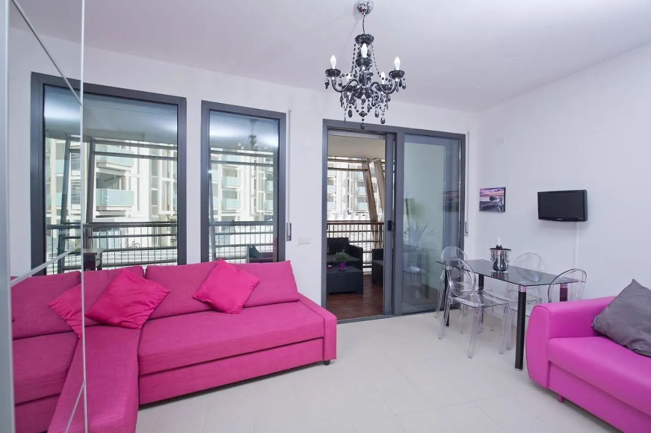 Luxury Sea Front Apartment Римини Италия