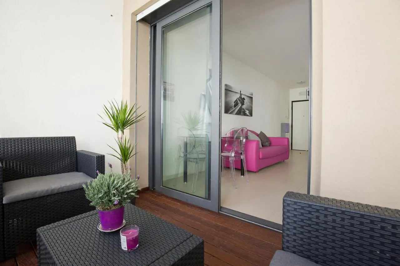 Luxury Sea Front Apartment Римини